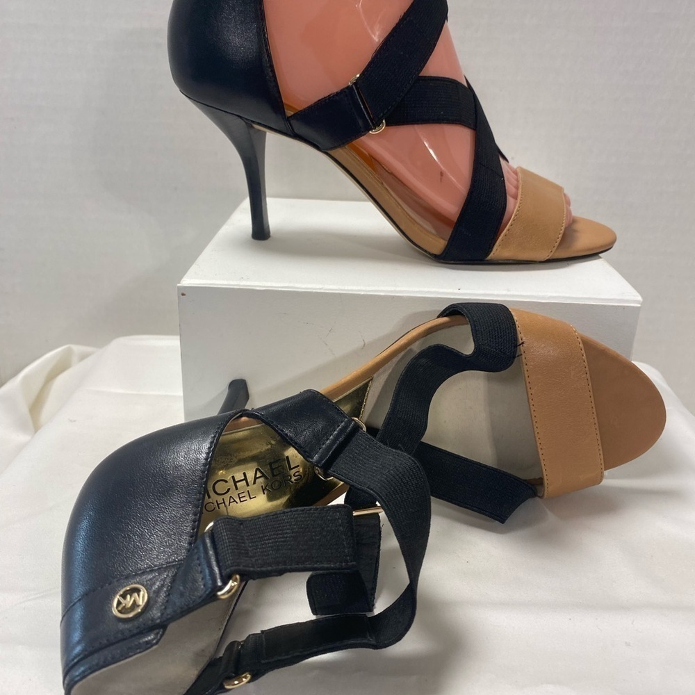 Wendy Strappy Stretch Sandal, Black/Tan
Brand: MICHAEL Michael Kors EUC - Picture 2 of 10